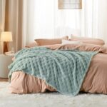 Bedsure Checkered Fleece Throw Blanket - Lightweight, Sage Green, 127x152cm
