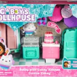 Gabby’s Dollhouse, Bakey with Cakey Kitchen with Figure and Accessories, 3 Furniture Pieces and 2 Surprises, Kids’ Toys for Ages 3 and above, Bright/Pastel